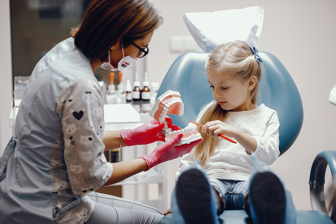 Как часто ребенку следует показываться ортодонту